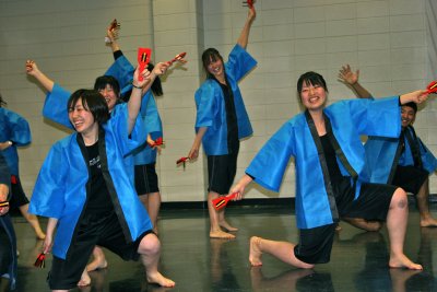 Bunkyo University student teachers, from left, Akiko Era, Saori Fukuda, Moeko Suzuki, Tamaini Shibata and Koki Ogura perform a traditional Japanese dance at a sayonara party sponsored by Bunkyo for host families and school officials. (Submitted photo)