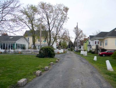 Streets on Smith Island allow room for only one car, occasionally causing close encounters. (Photo by Maryland Newsline's Melissa Quijada)