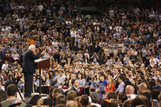 Sen. Bernie Sanders talks to thousands in Baltimore arena. (Photo: Hannah Klarner, Capital News Service)