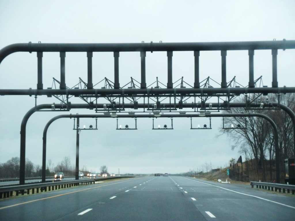 An electronic toll gantry on Route 200, the InterCounty Connector. Photo by Doug Kerr with Flickr Creative Commons License.