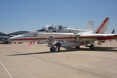 FA-18B_Hornet-3.jpg (17610 bytes)