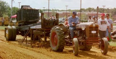Tractor Pull - An old Ford outperforms many modern tractors