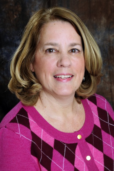 The latest recipient of the College of Southern Maryland’s Faculty Excellence Award for Adjunct Faculty, Linda Fitzgerald has also been selected among the Top 18 Medical & Nursing Professors in Maryland by Online Schools Maryland.