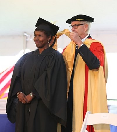 St. Mary’s College of Maryland Interim President Ian Newbould confers honorary degree to Commencement speaker Gwen Ifill. (Submitted photo)